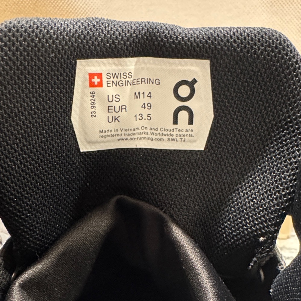On Running Men's Black and Gray Boots - Picture 4 of 6